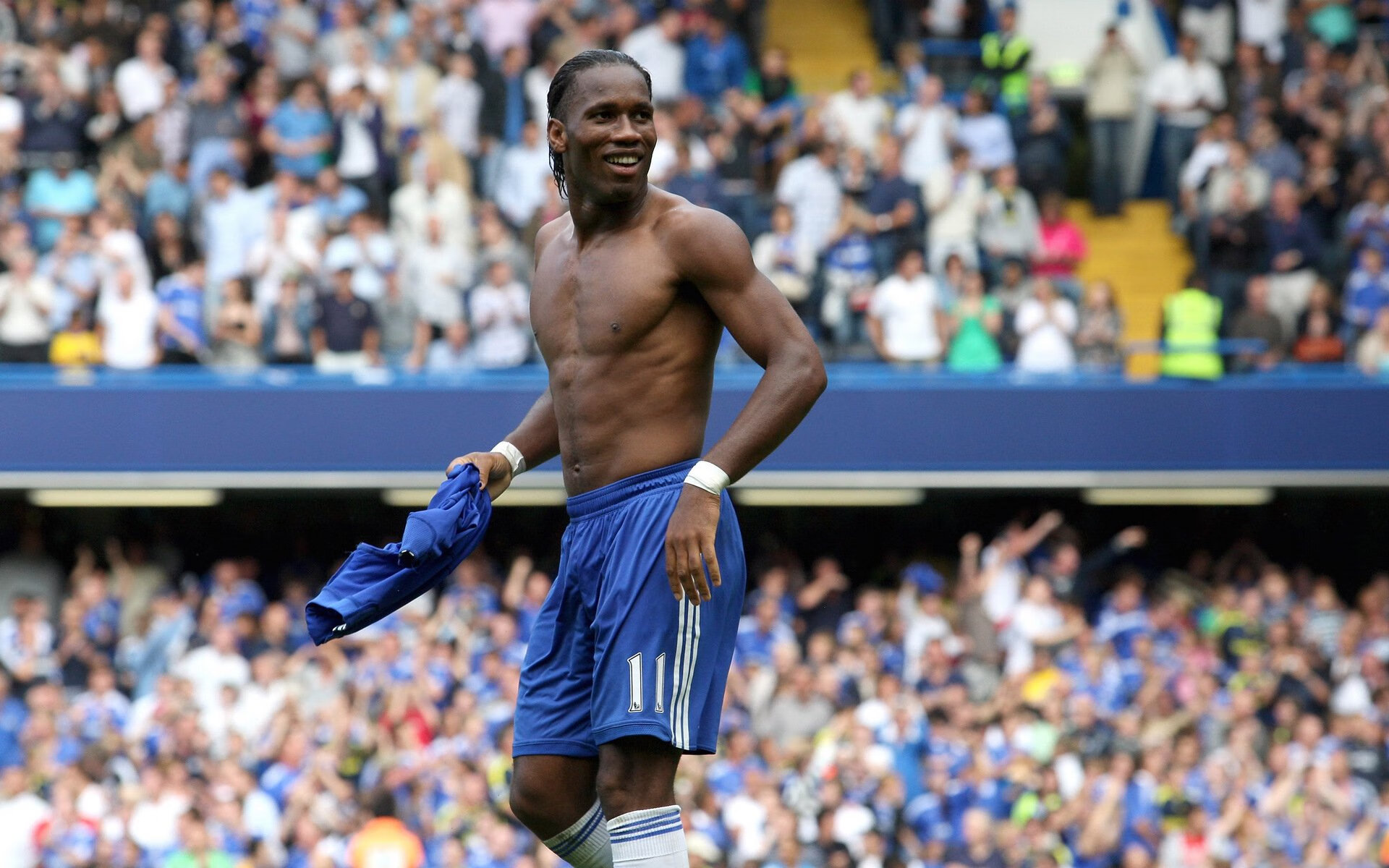 “生死搏杀，四川省体育馆自由搏击赛火爆登场”